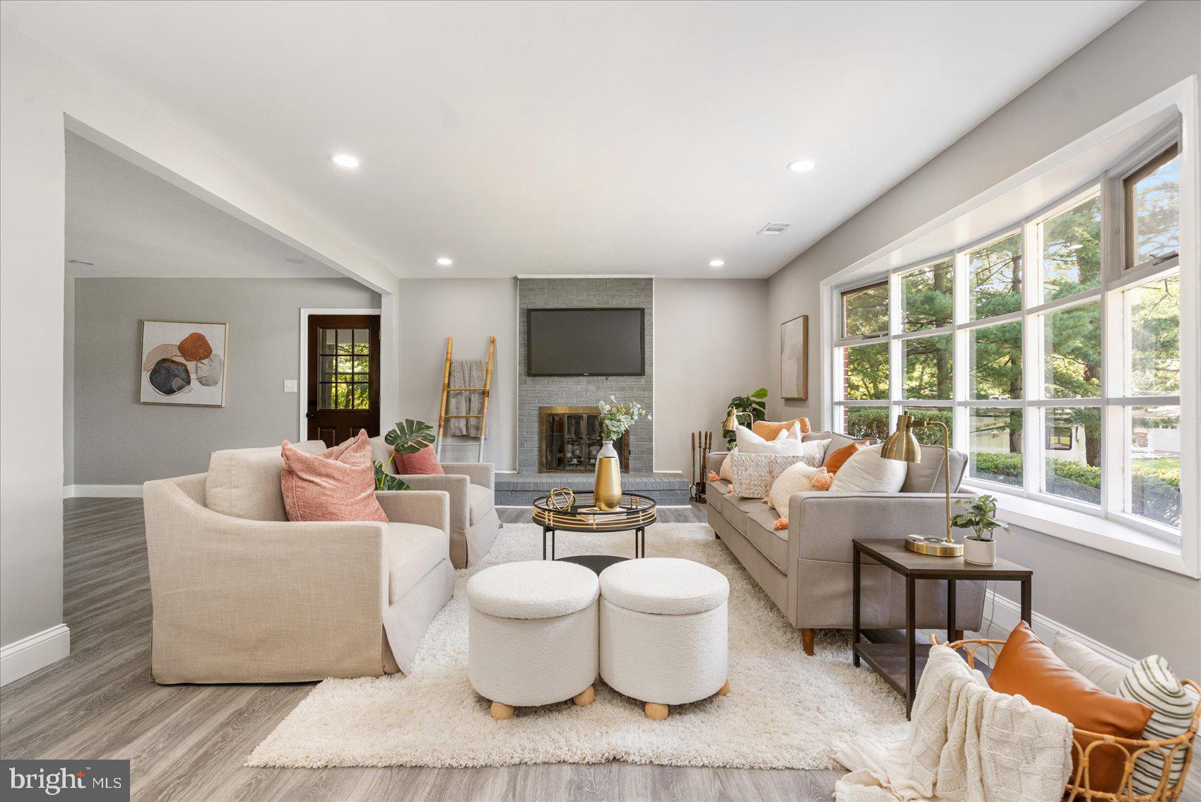 ELMHURST - Residential