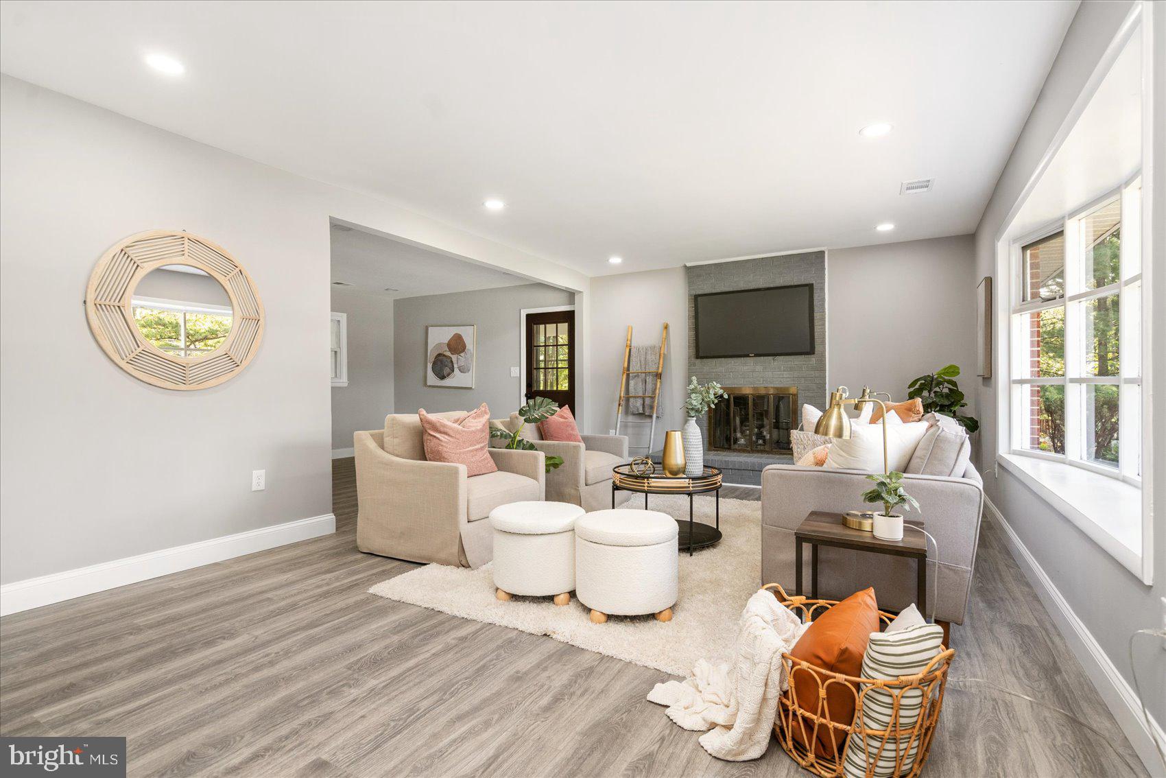 ELMHURST - Residential