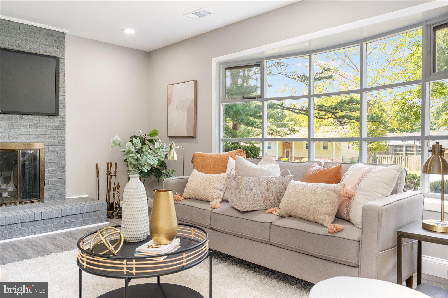 ELMHURST - Residential