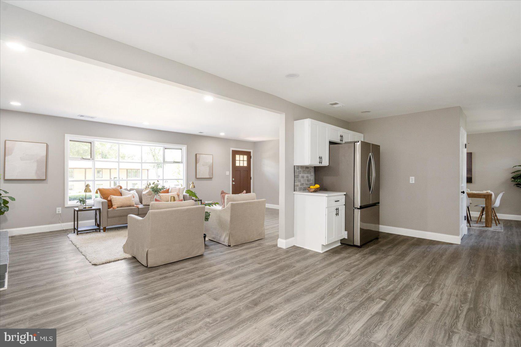 ELMHURST - Residential