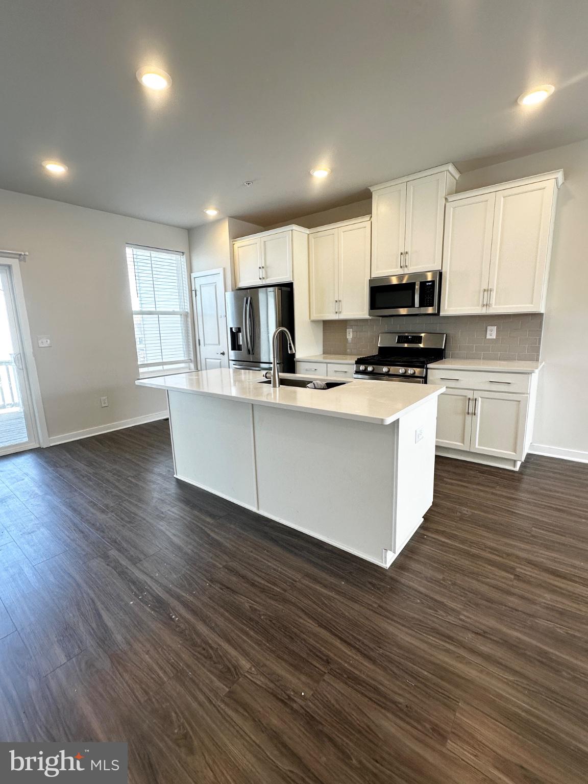 737 PEONY LANE