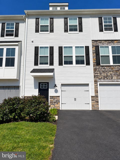 Townhouse For Rent - 737 Peony Lane<br/> Chester County, SPRING CITY, PA 19475