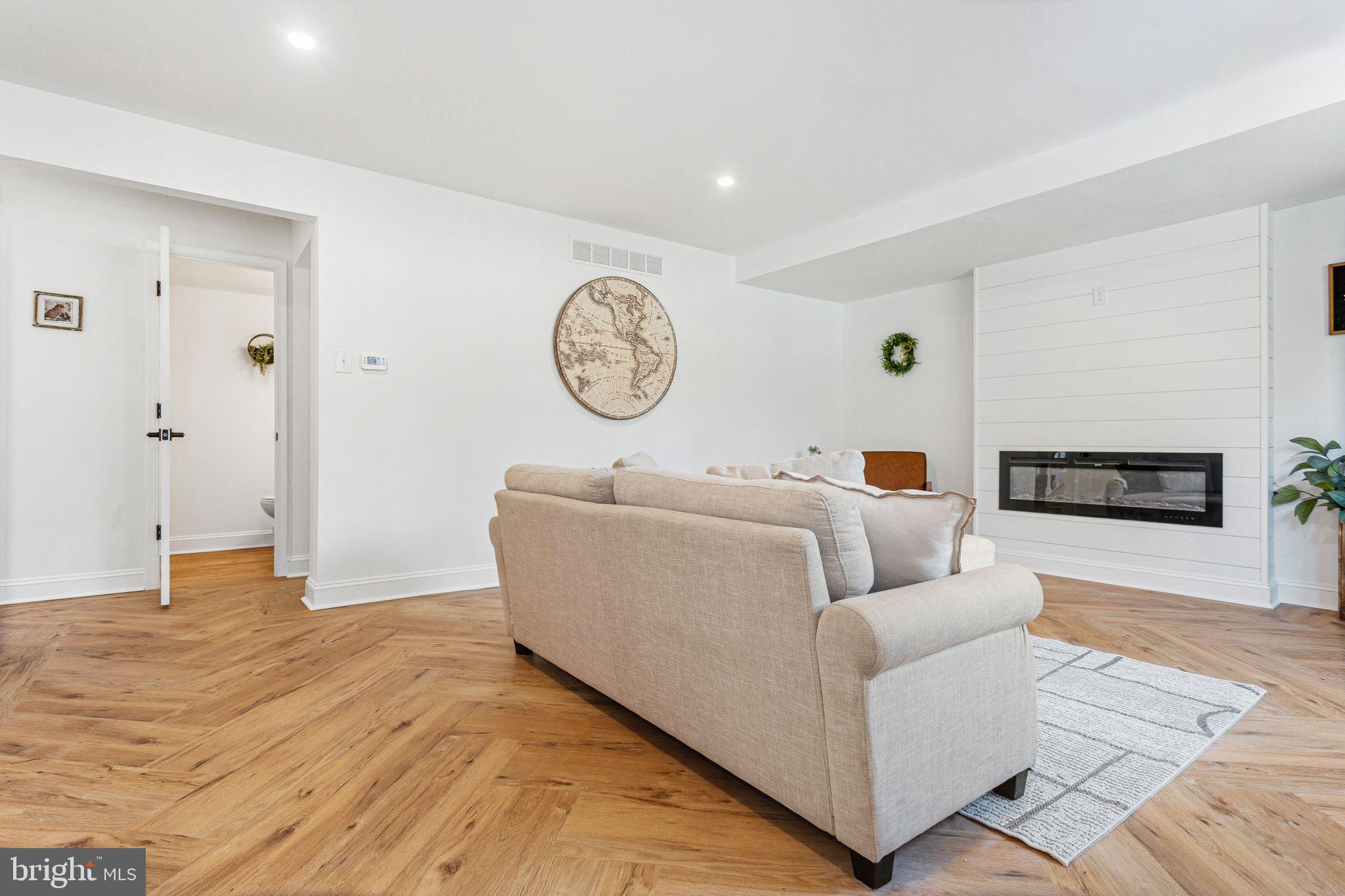 SOMERTON - Residential