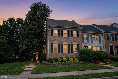 Photo of 7431 Hallcrest Drive, MCLEAN, VA 22102 (MLS # VAFX2310836)