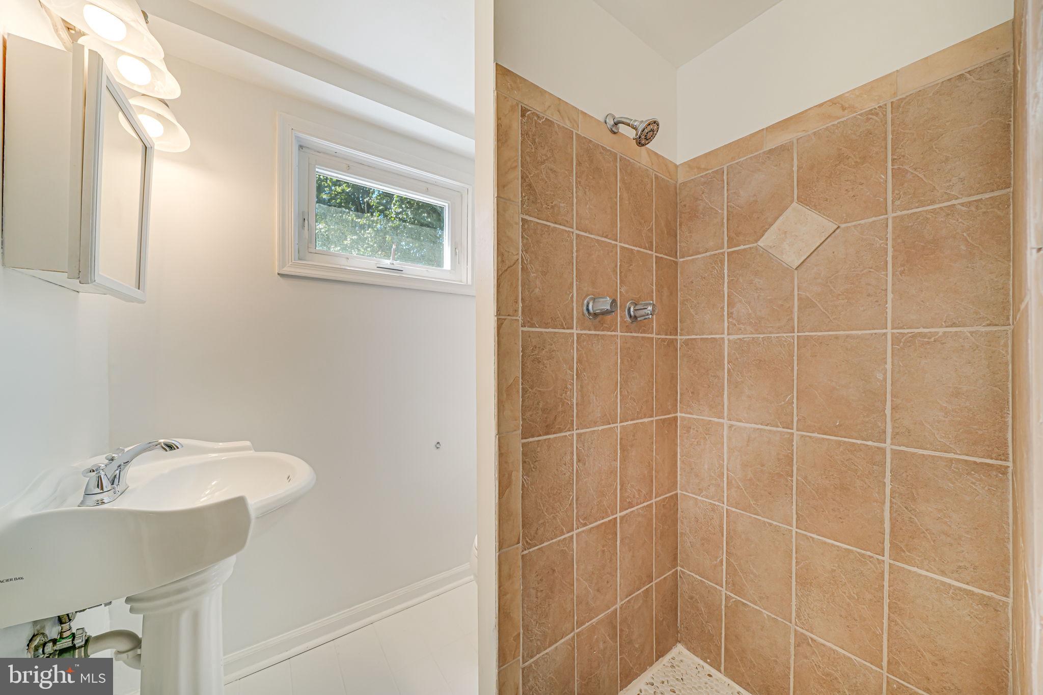 MANOR WOODS - Residential