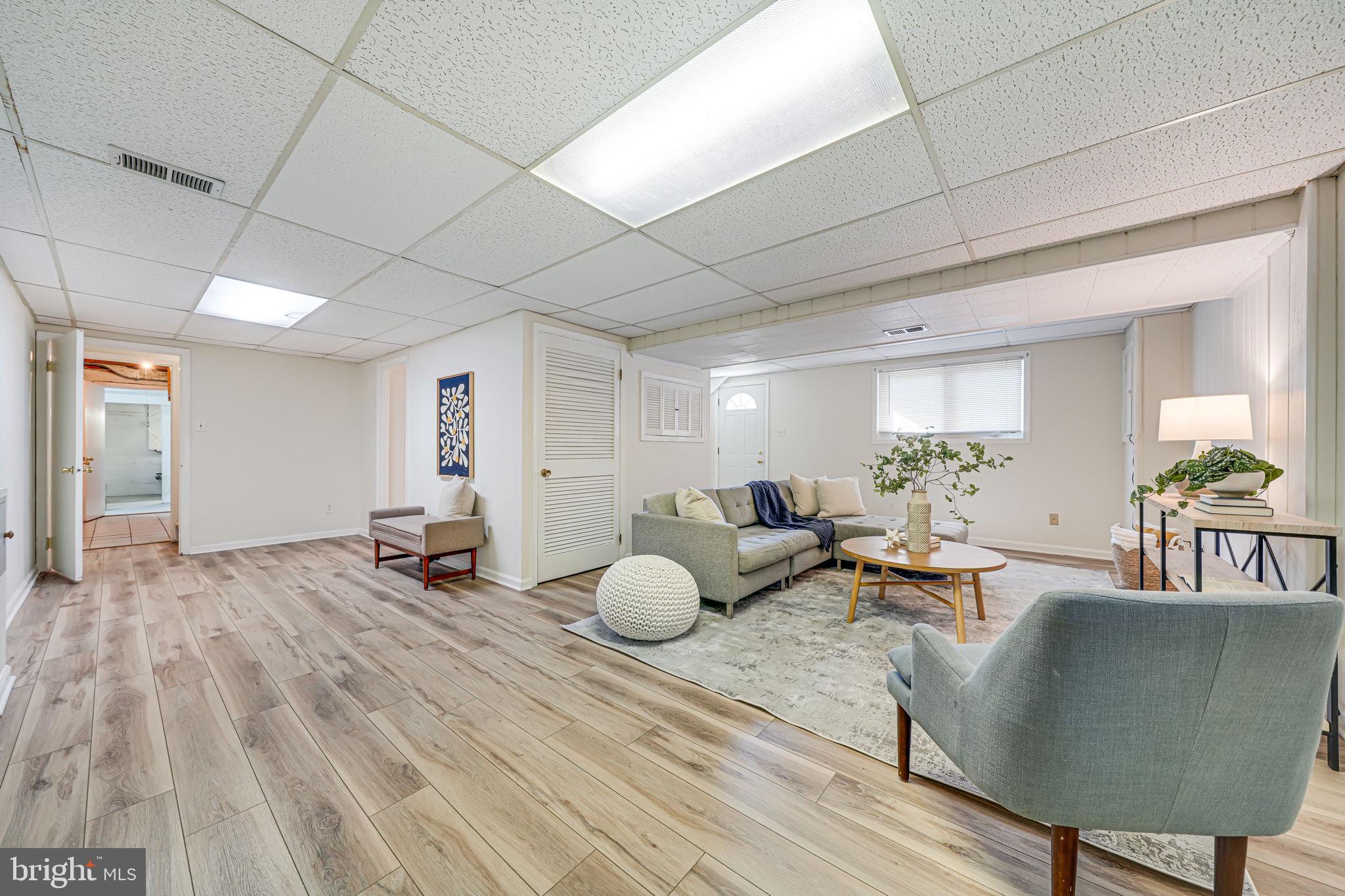 MANOR WOODS - Residential