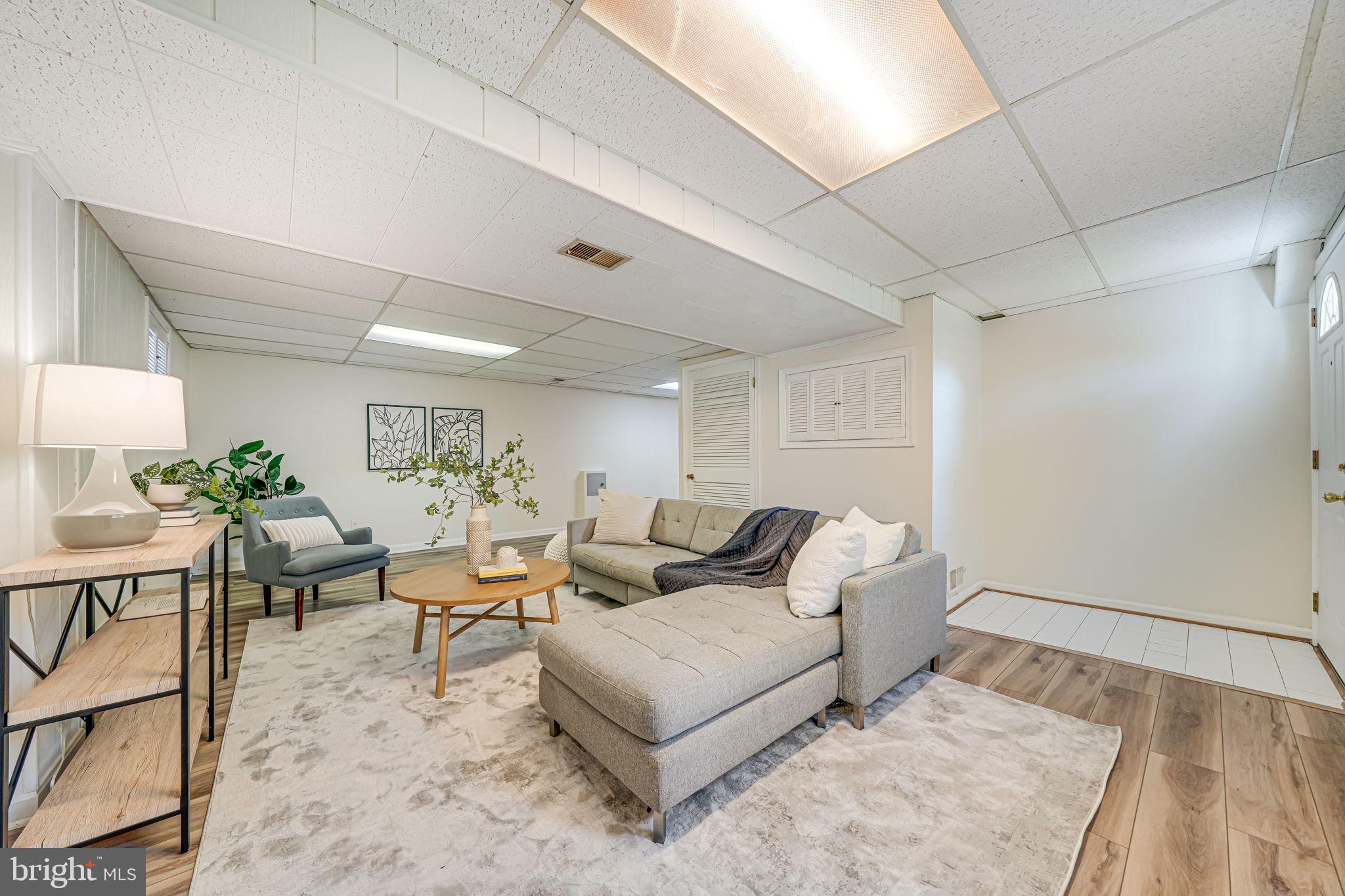 MANOR WOODS - Residential