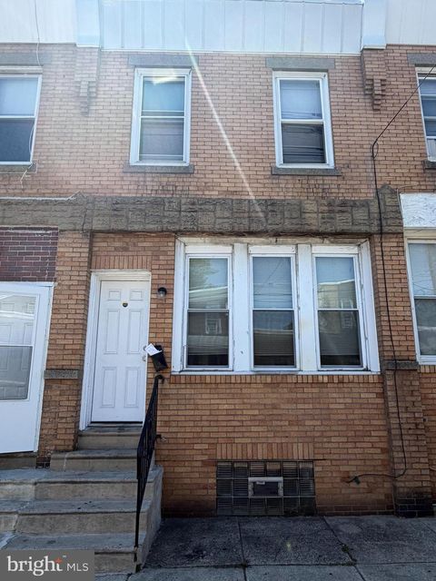 Townhouse For Sale - 2004 Bridge Street<br/> PHILADELPHIA, PA 19124