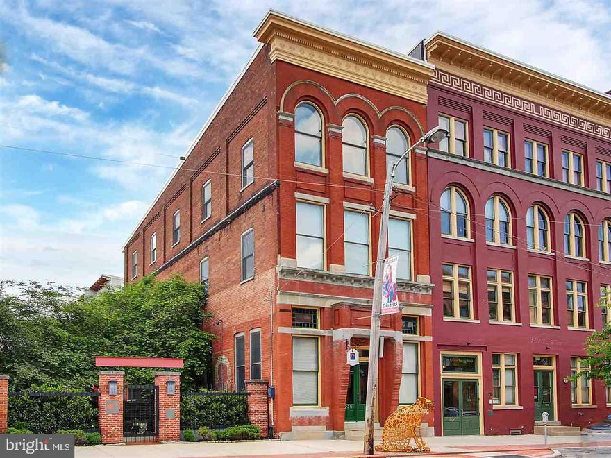 Looking for that urban lifestyle? Check out this fabulous three story loft in the heart of downtown. Open floor plan, wood floors, large kitchen with granite counters and two luxury bathrooms.  Covered, secure parking for two cars. Separate storage locker, private common area patio and a deck of your own on the third floor!