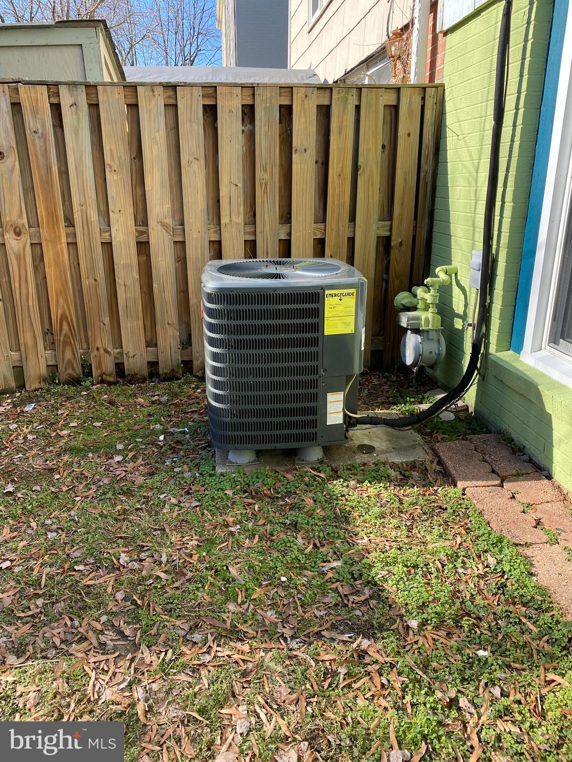 PINEWOOD LAKE - Residential