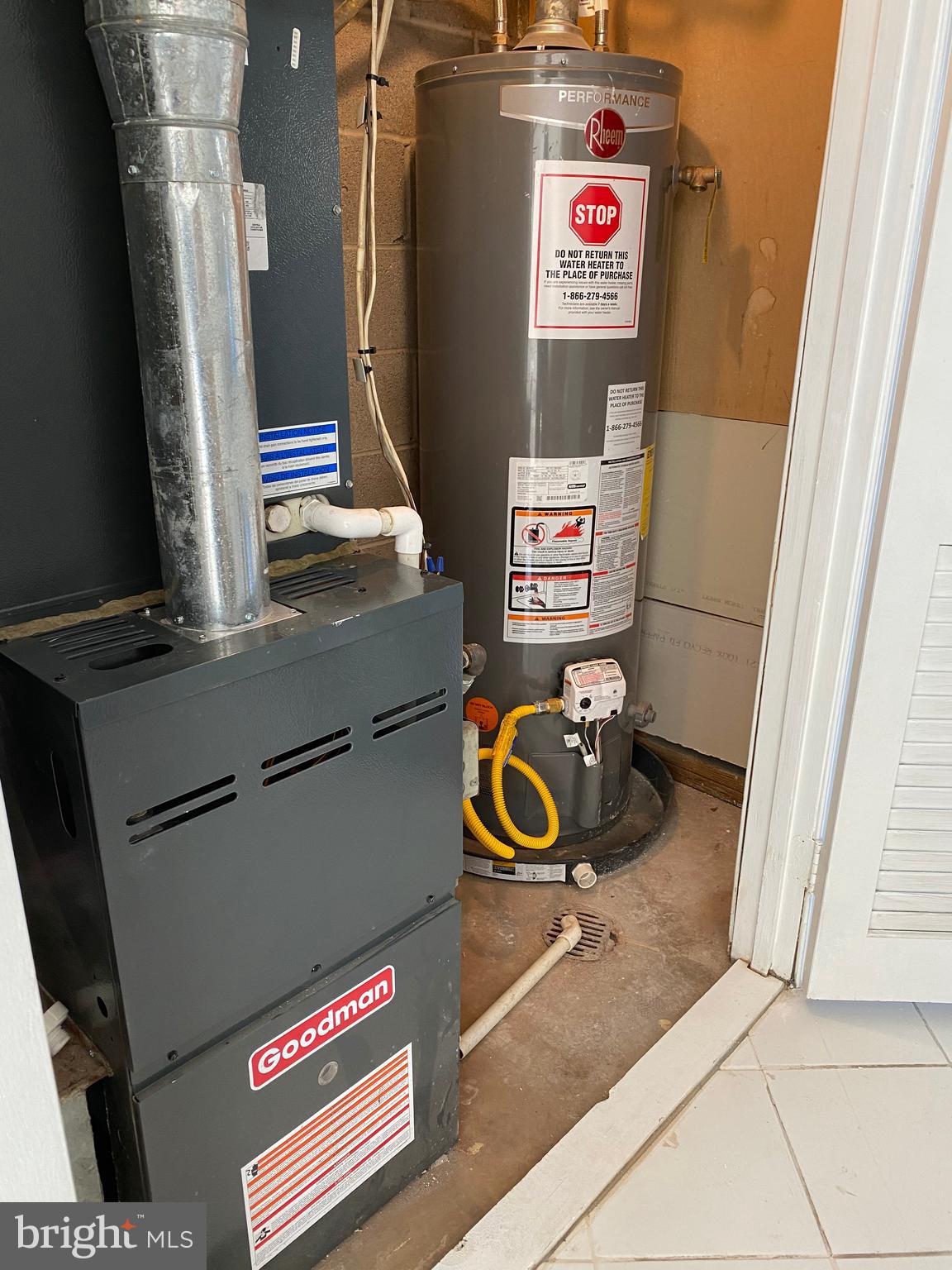 PINEWOOD LAKE - Residential