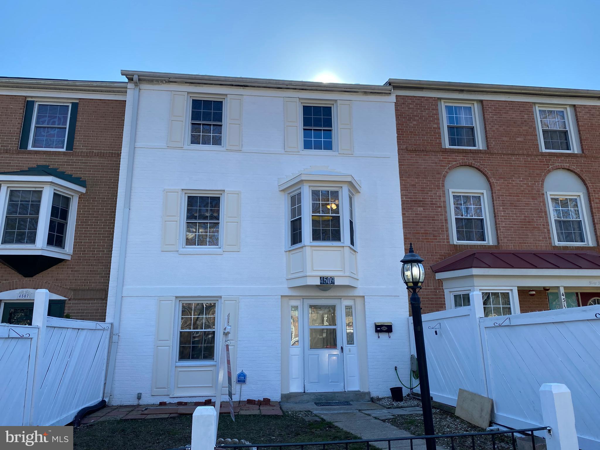 PINEWOOD LAKE - Residential