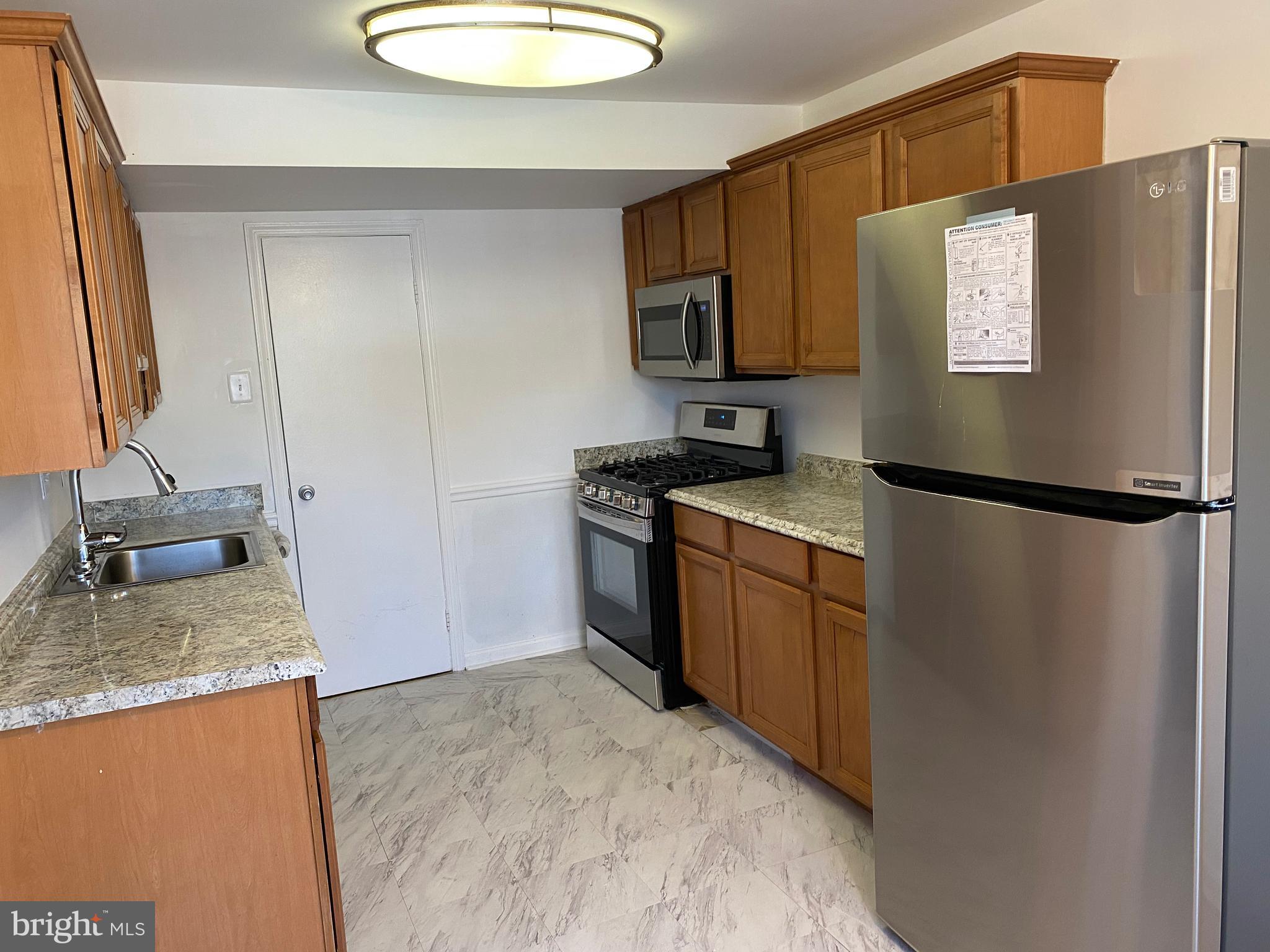 PINEWOOD LAKE - Residential