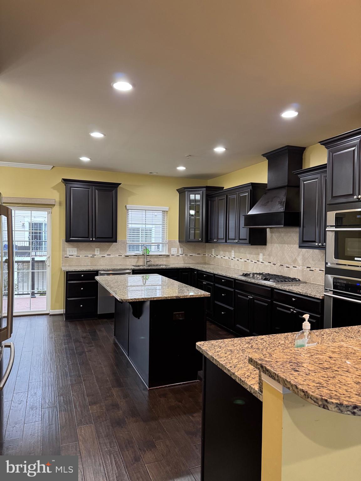 BLUE STREAM - Residential Lease