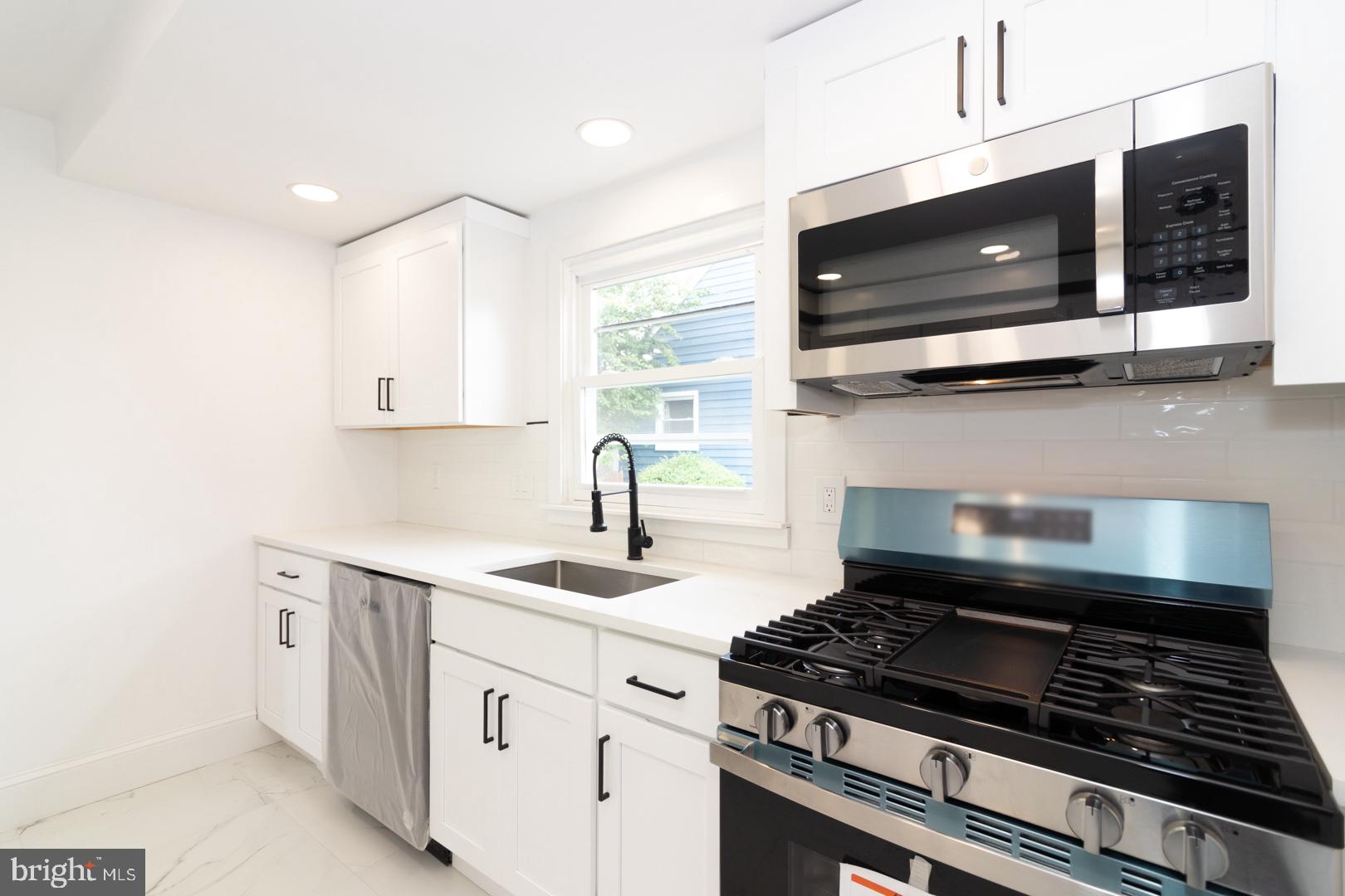 6 NEW HILLCREST AVENUE