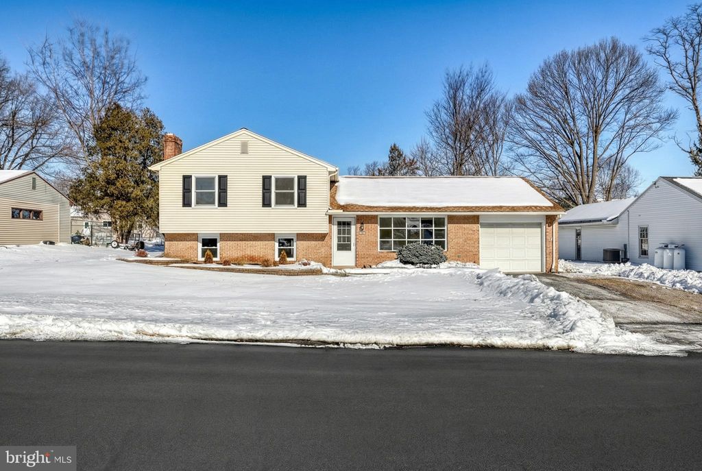 Photo of 118 Kim Acres Dr, MECHANICSBURG, PA 17055 (MLS # PACB2050400)