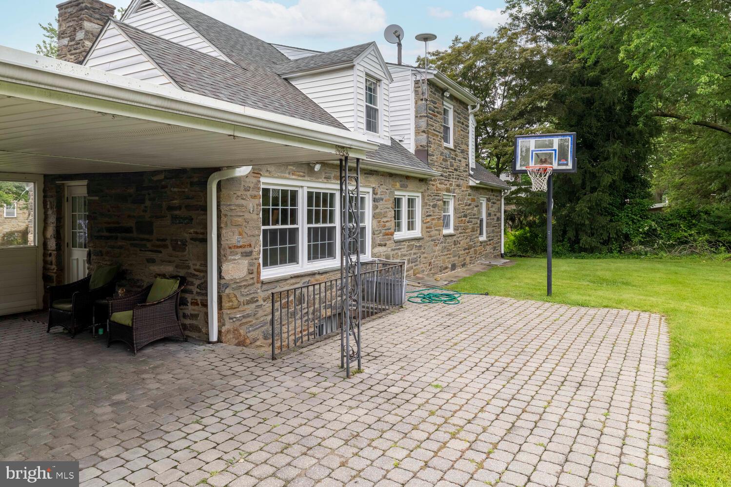 ROXBOROUGH - Residential