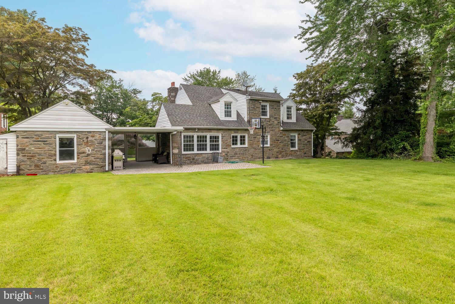 ROXBOROUGH - Residential