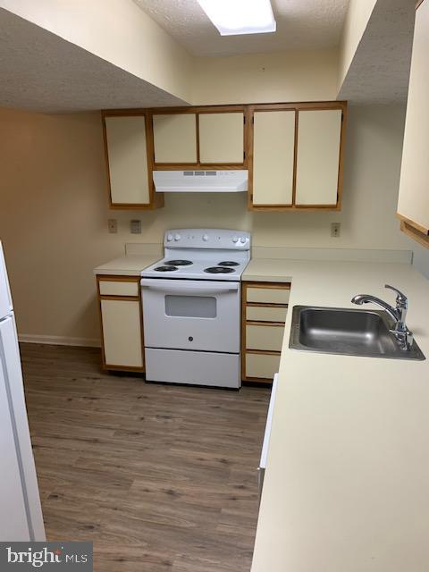 COLUMBIA COMMONS - Residential Lease