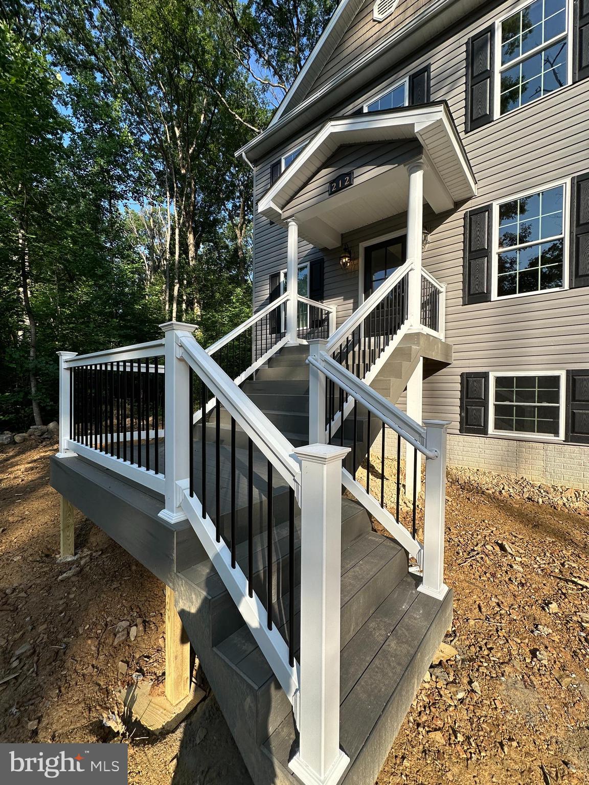 212 FALCON TRAIL
