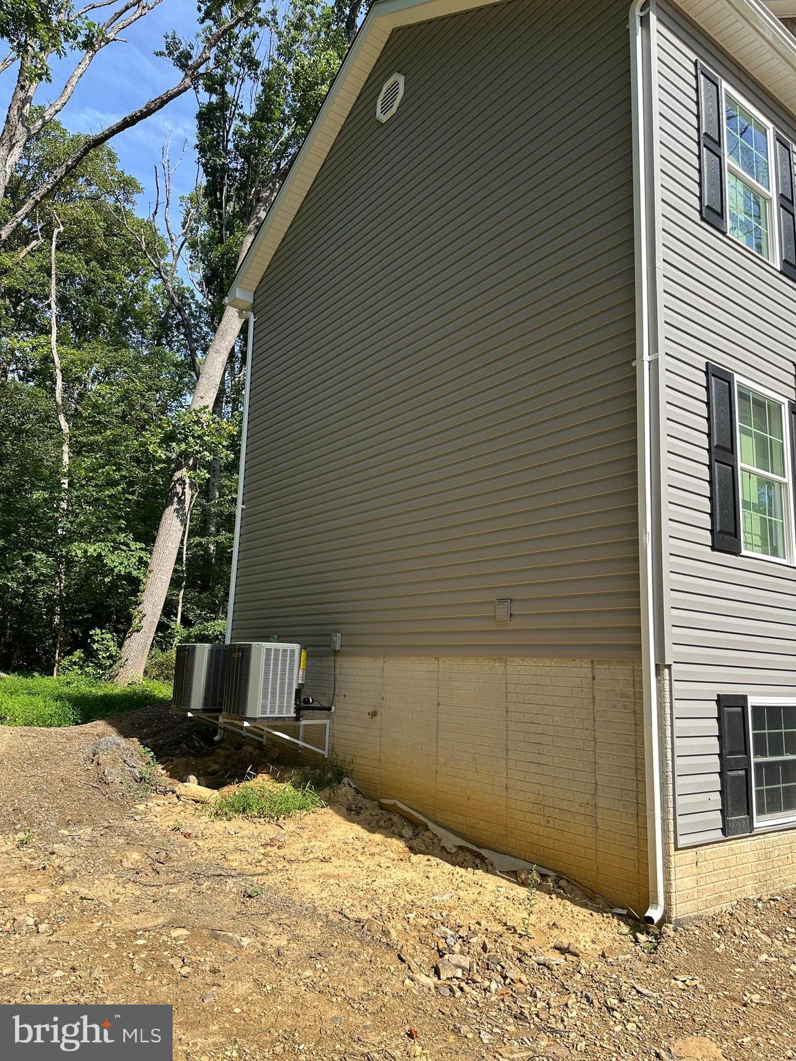 212 FALCON TRAIL