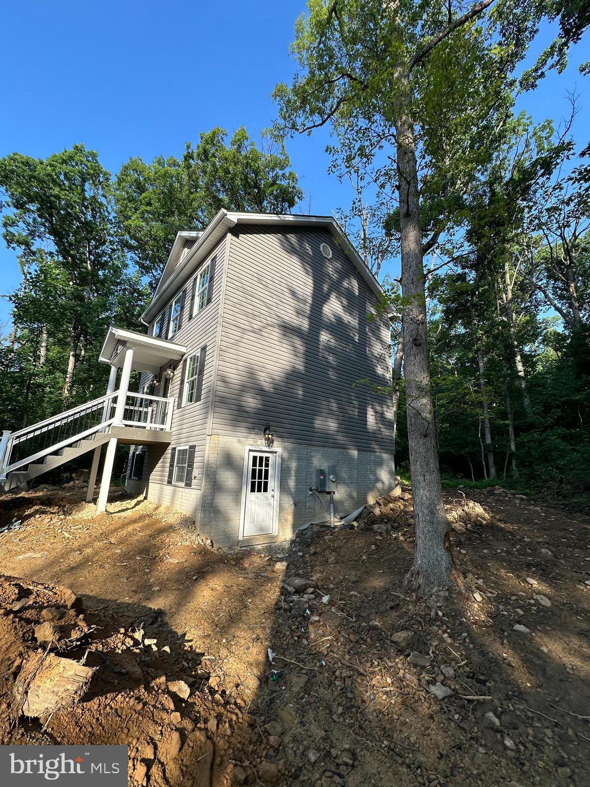 212 FALCON TRAIL
