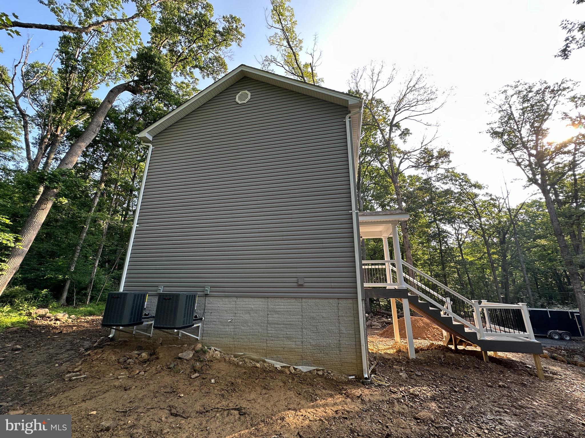 212 FALCON TRAIL
