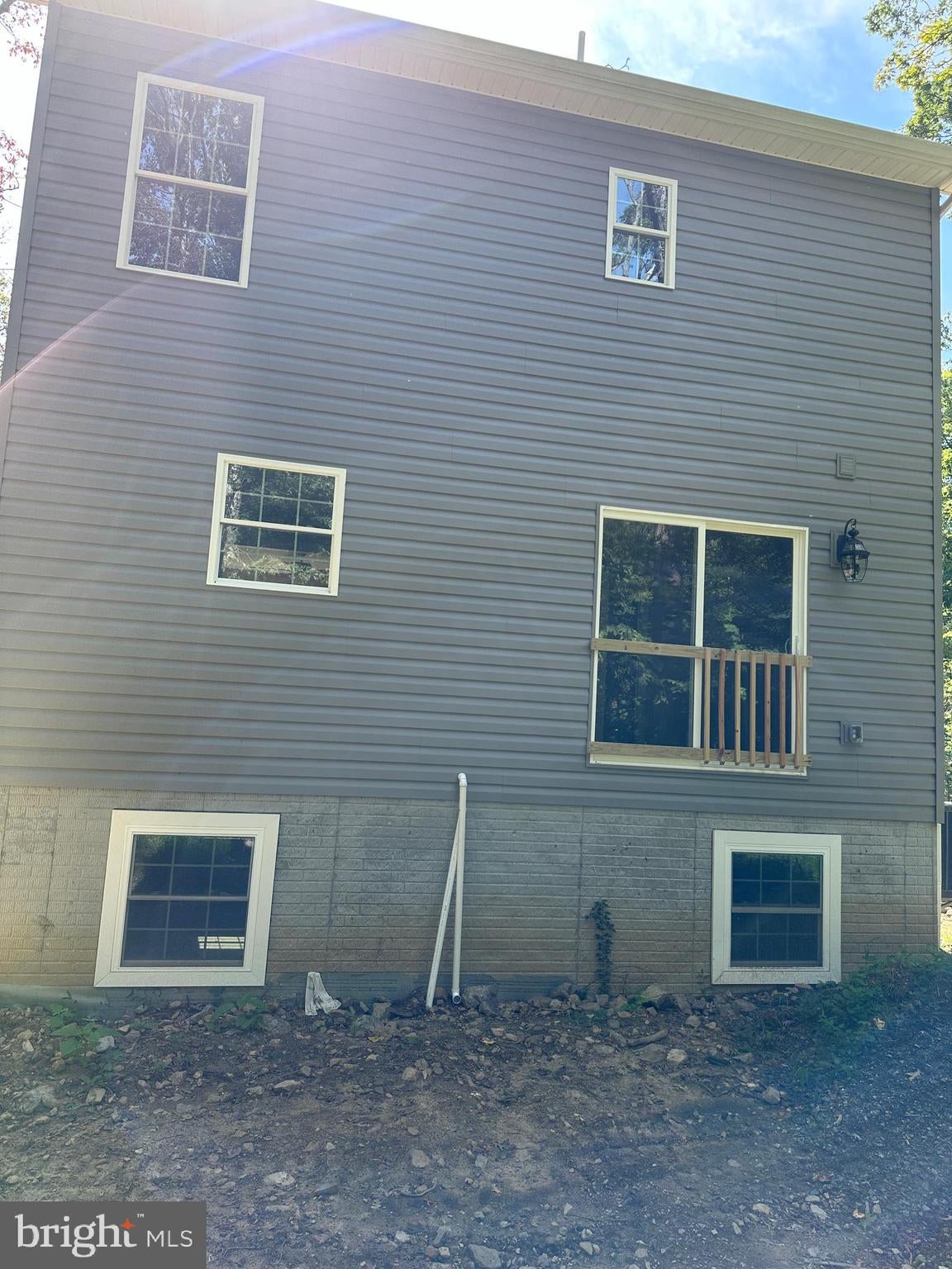 212 FALCON TRAIL