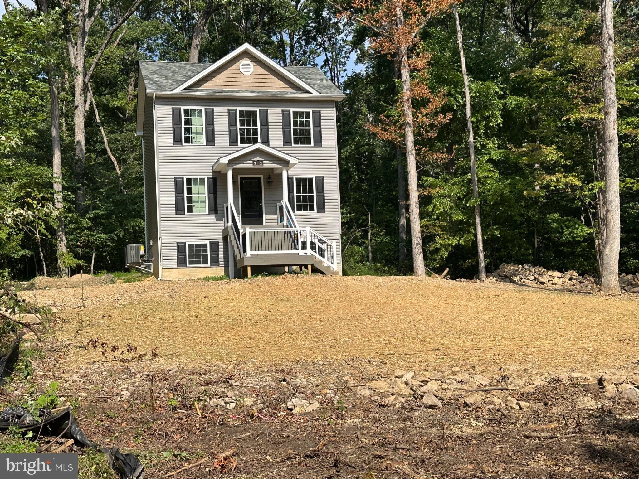 212 Falcon Trail