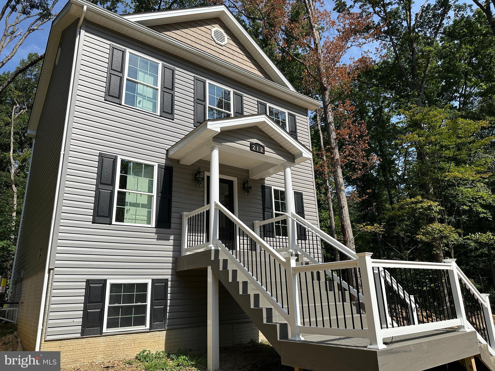 212 FALCON TRAIL