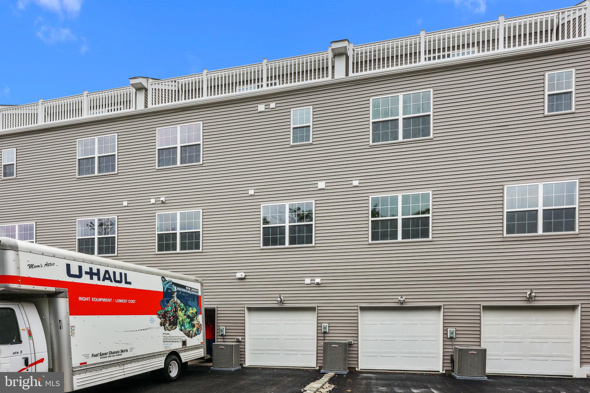 WATERSIDE - Residential