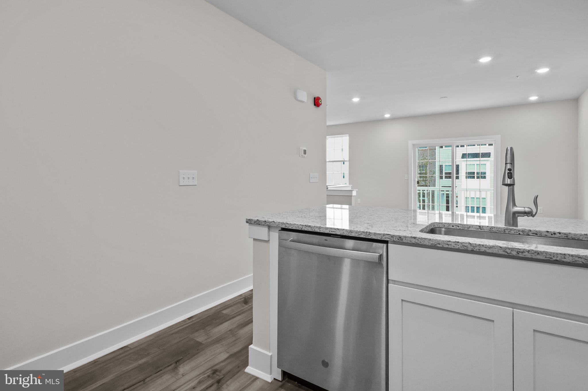 WATERSIDE - Residential