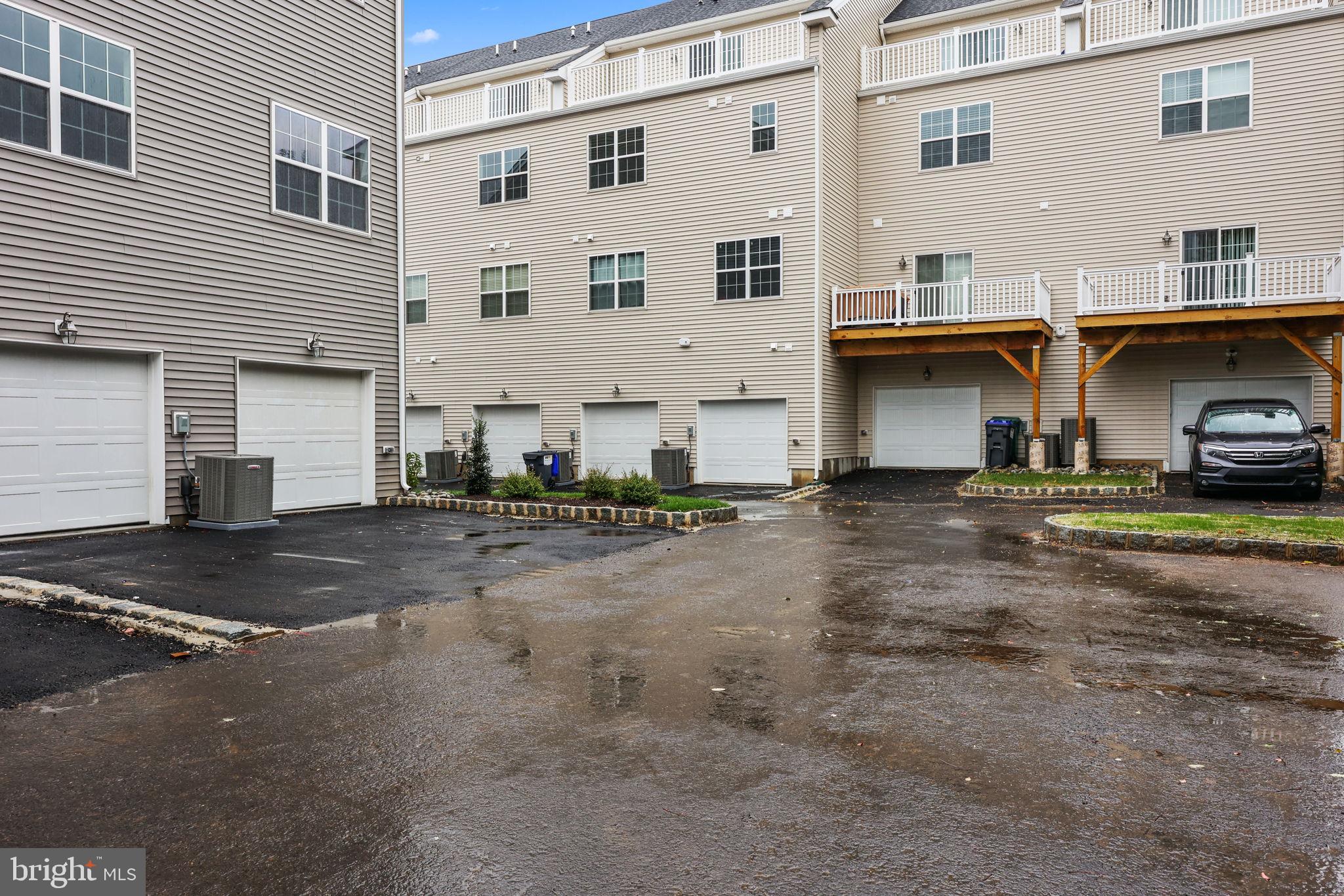 WATERSIDE - Residential