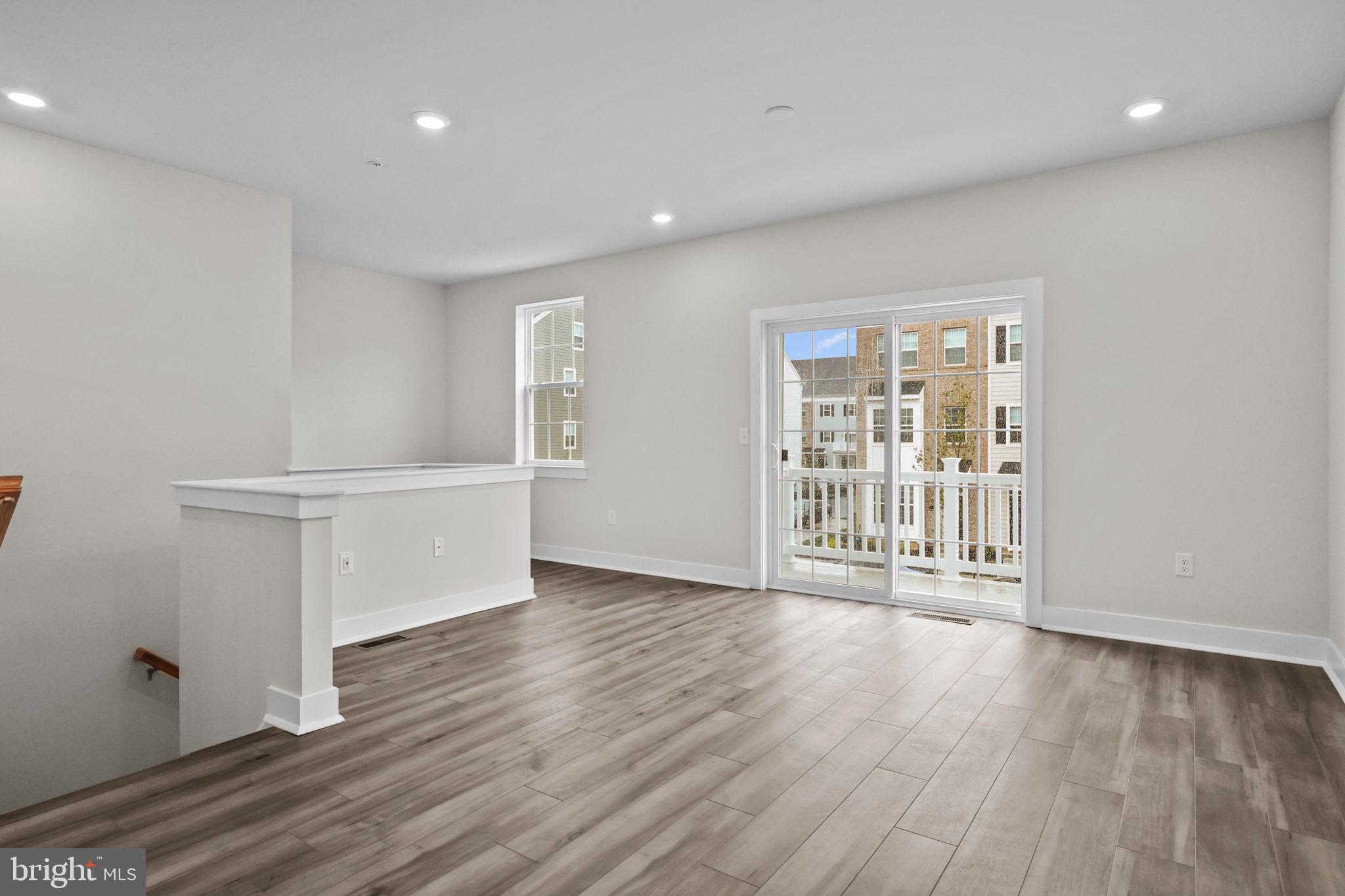 WATERSIDE - Residential