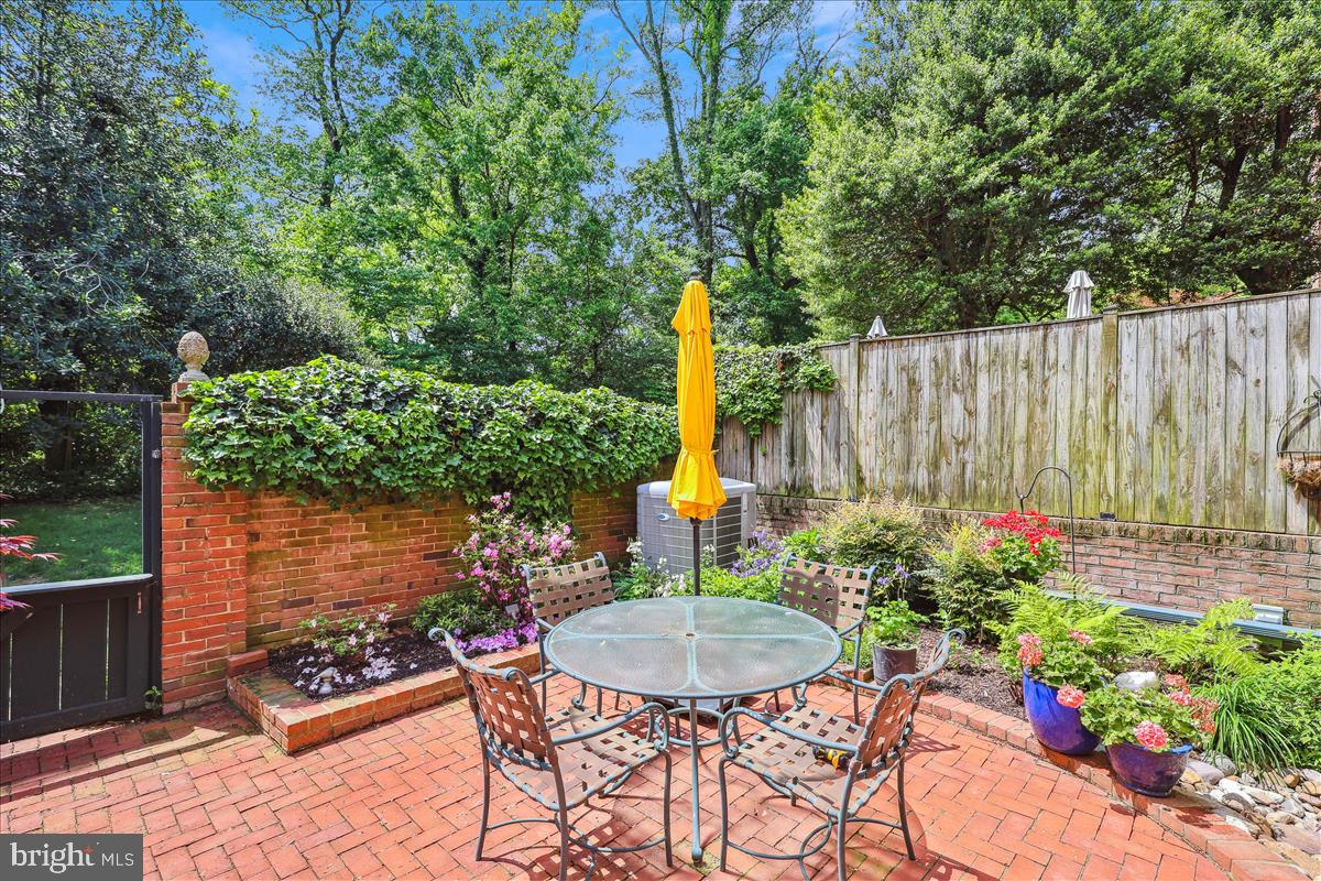 WESTMORELAND SQUARE - Residential