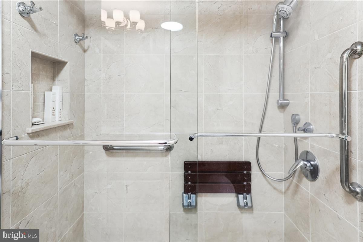 WESTMORELAND SQUARE - Residential