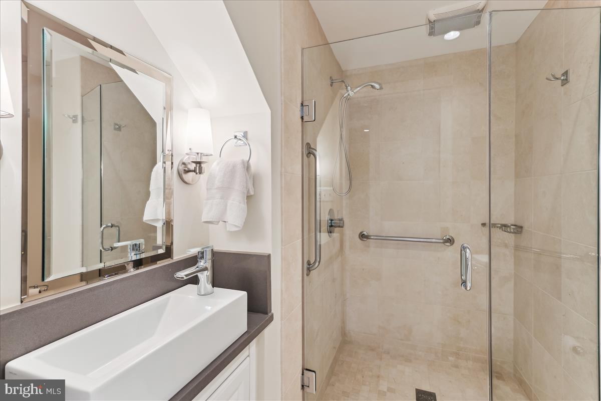 WESTMORELAND SQUARE - Residential