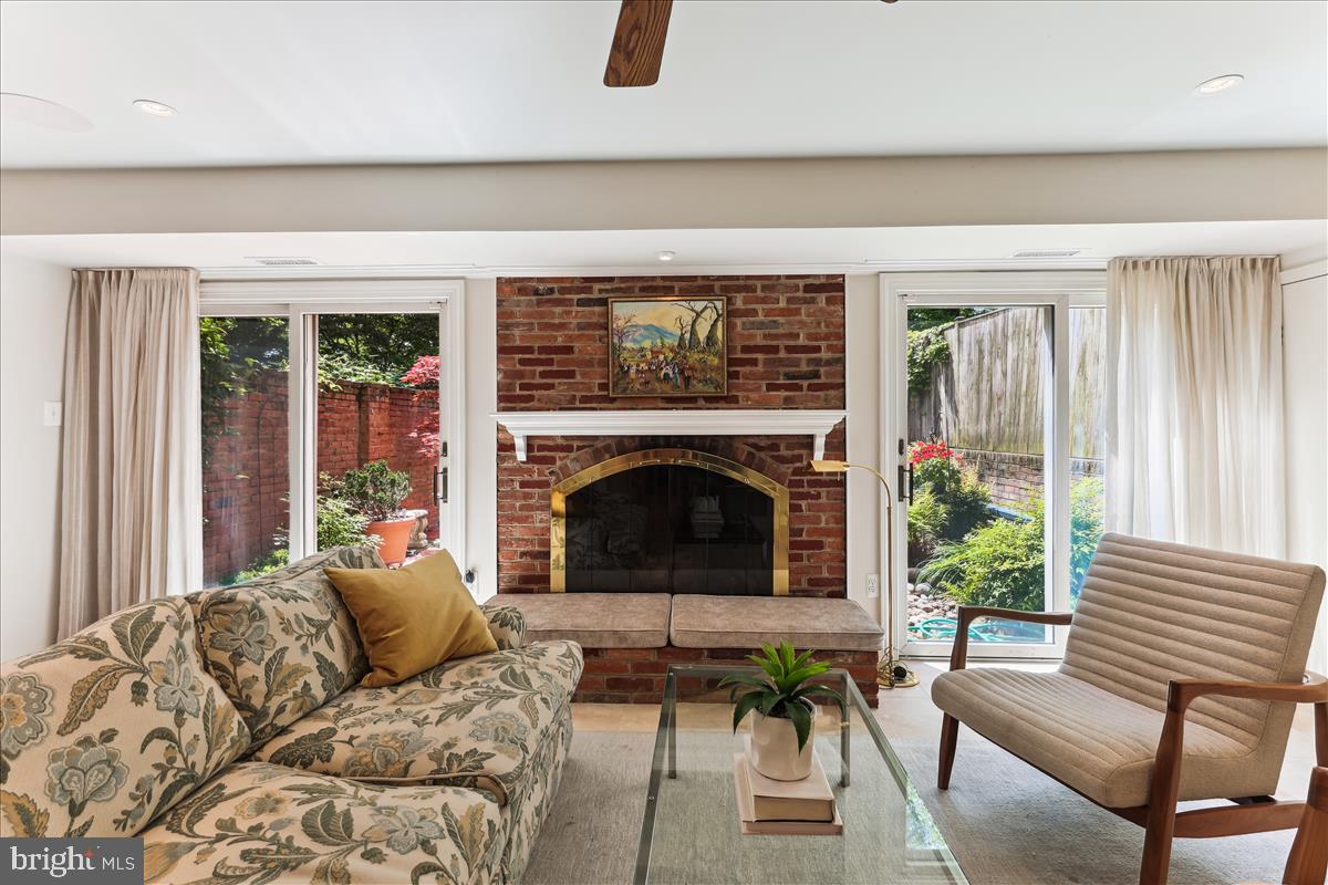 WESTMORELAND SQUARE - Residential