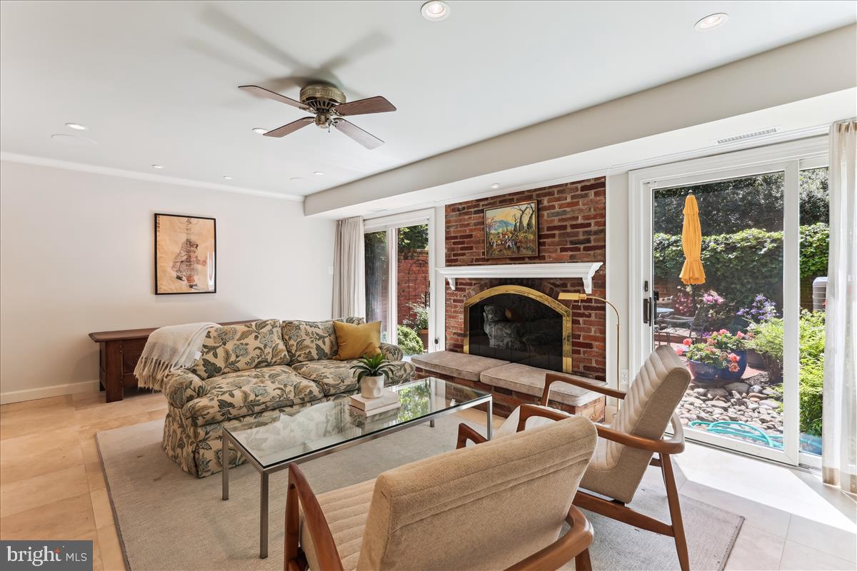 WESTMORELAND SQUARE - Residential