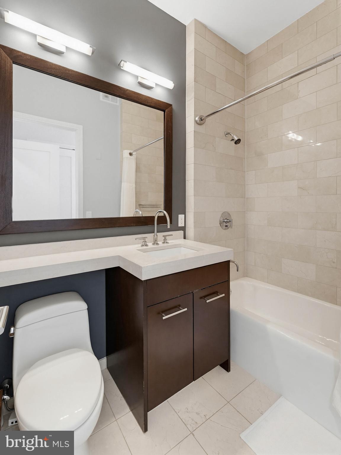 AVENUE OF THE ARTS - Residential