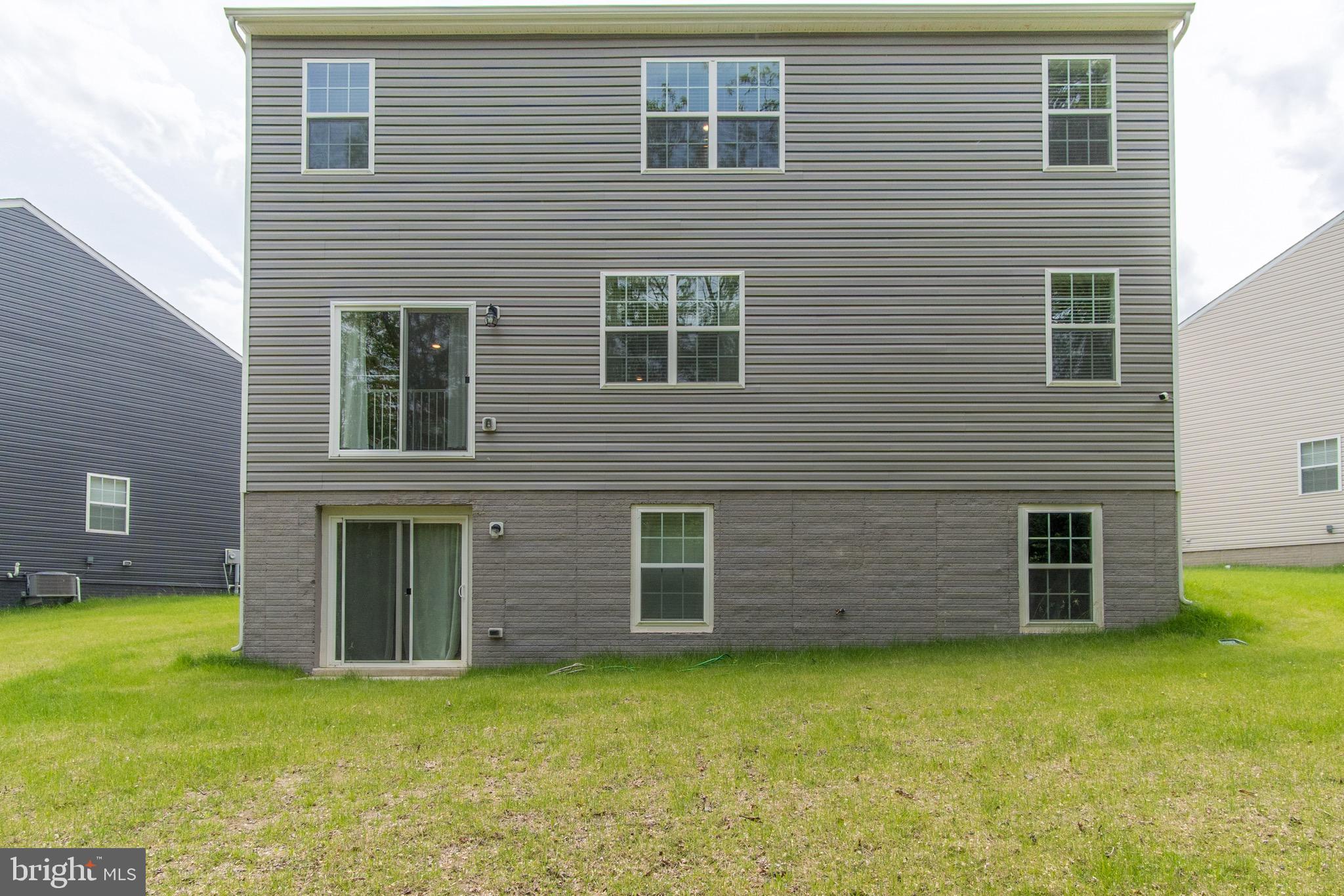 HILLSIDE MANOR - Residential