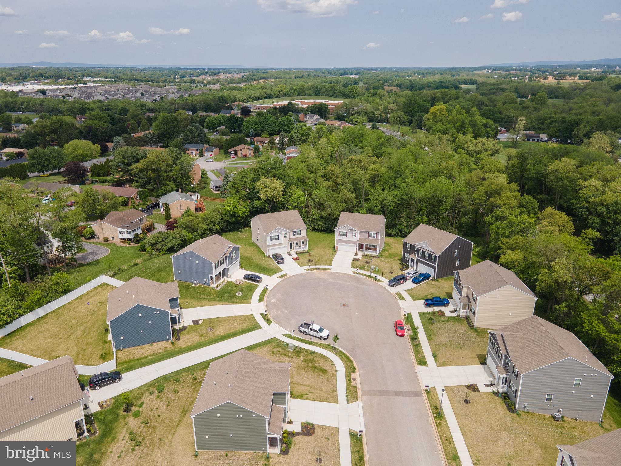 HILLSIDE MANOR - Residential