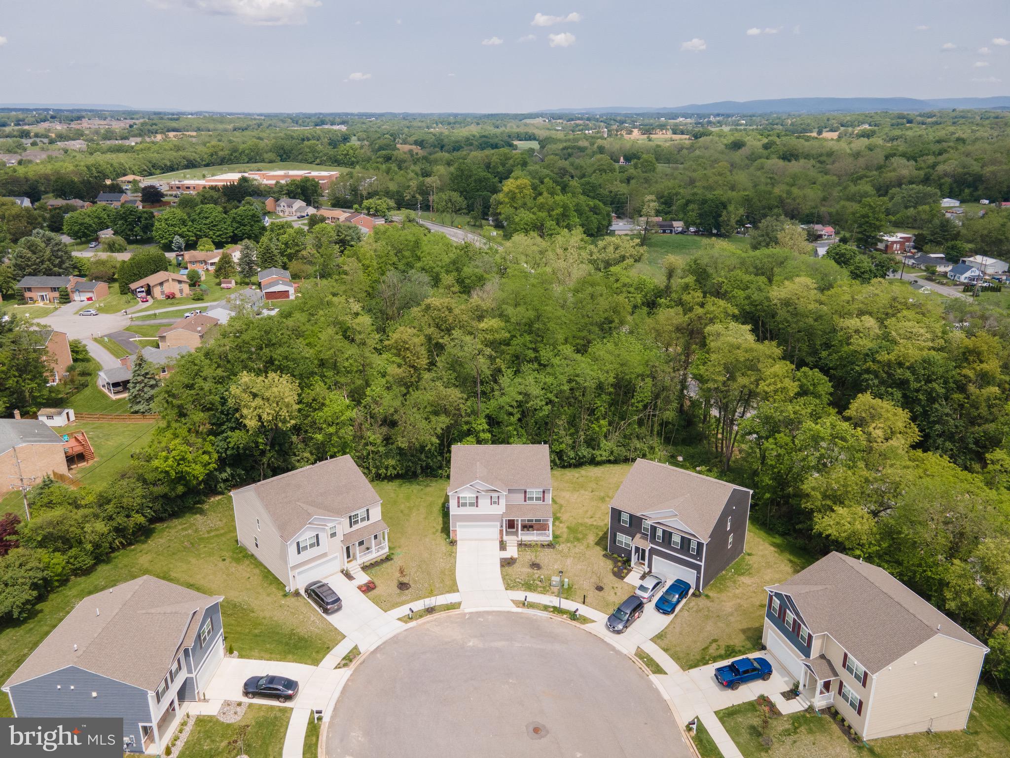 HILLSIDE MANOR - Residential