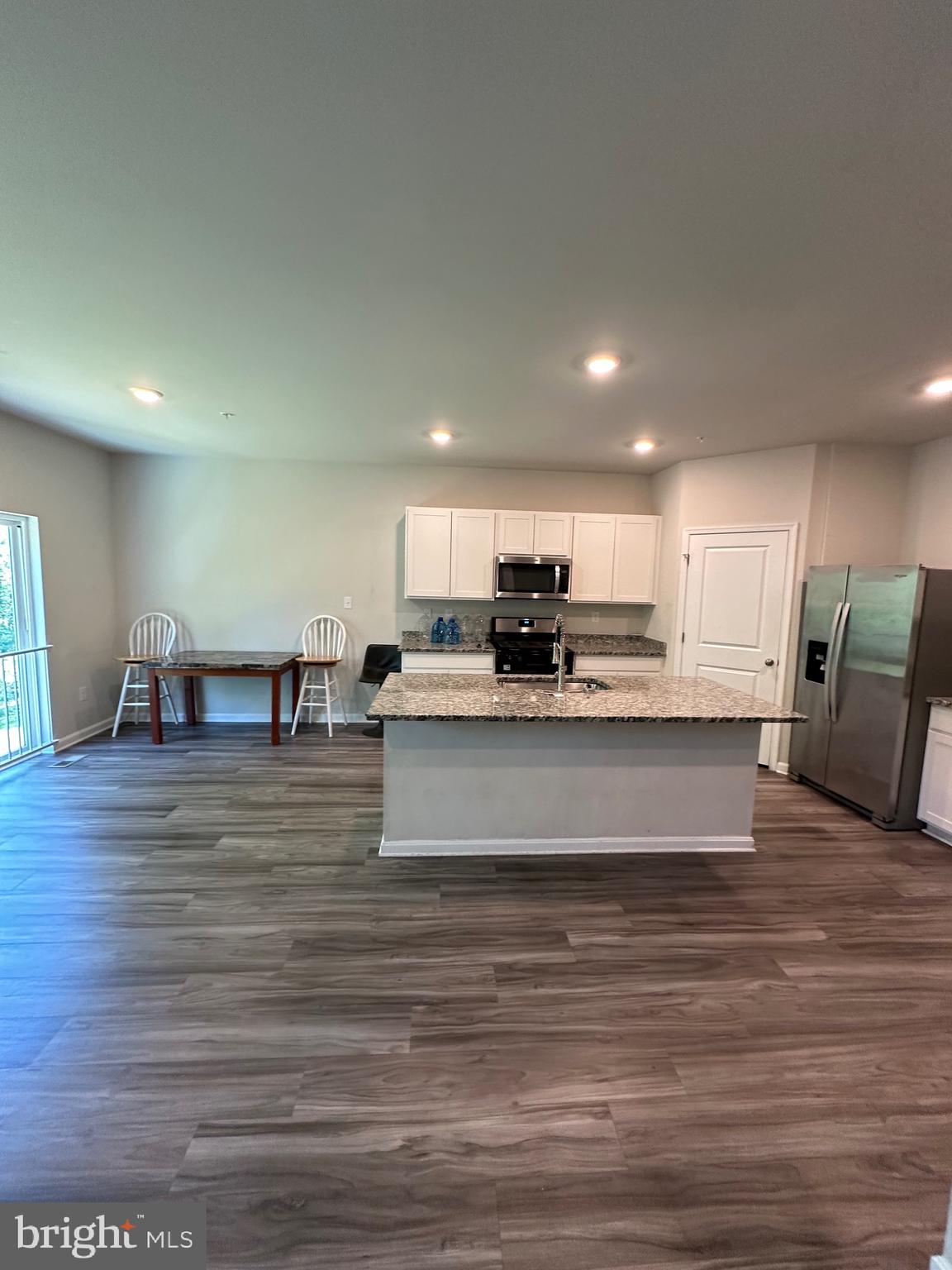 HILLSIDE MANOR - Residential