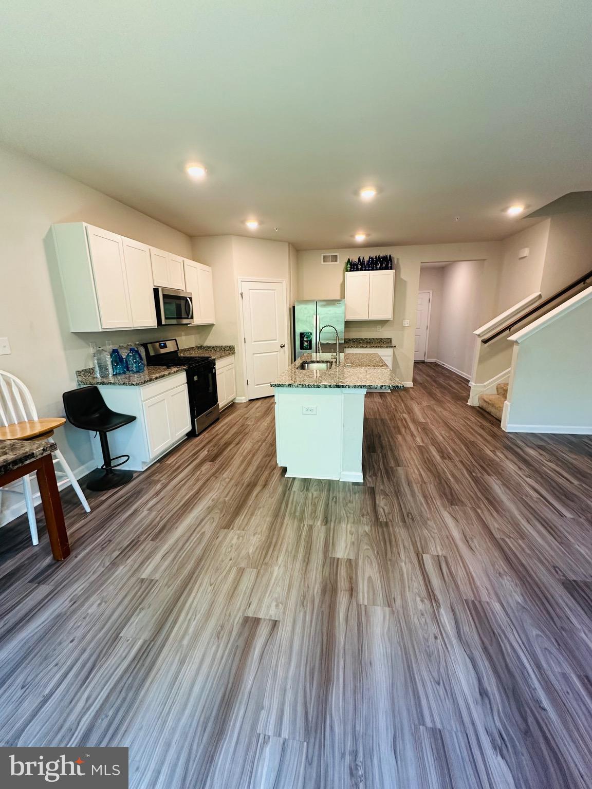 HILLSIDE MANOR - Residential