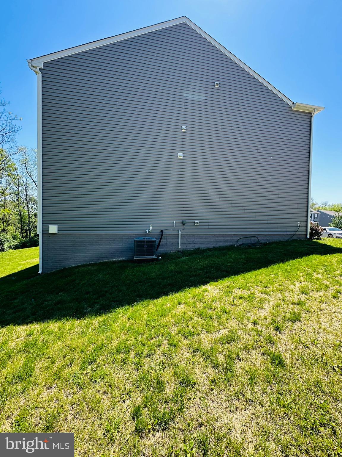 HILLSIDE MANOR - Residential