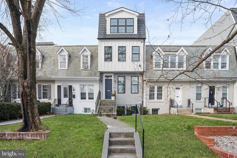 Photo of 3719 R Street NW, WASHINGTON, DC 20007 (MLS # DCDC2245168)