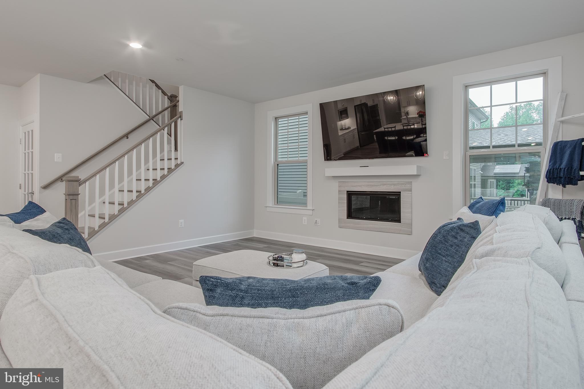 LAKE LINGANORE - Residential Lease