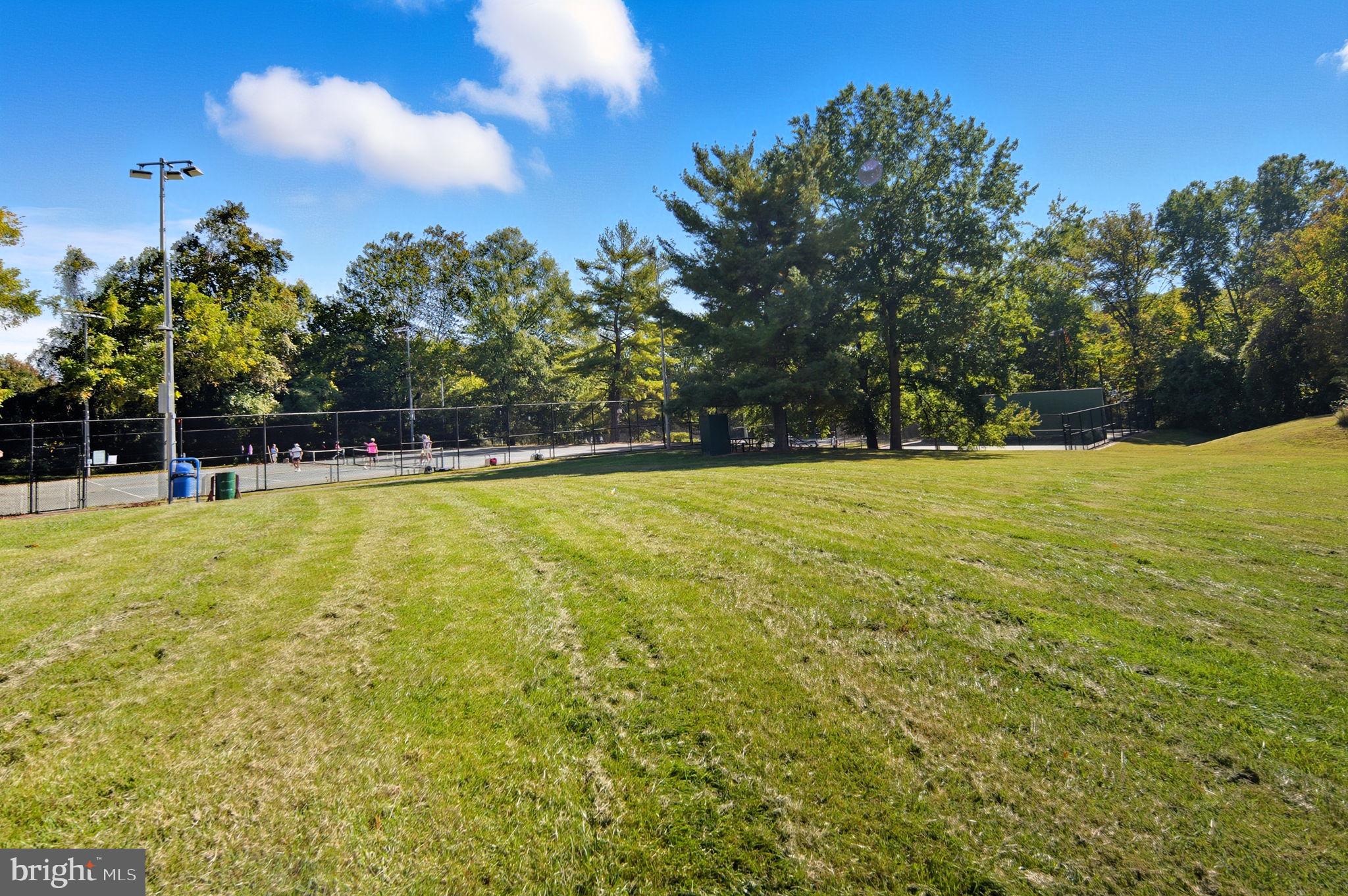 VIENNA OAKS - Residential