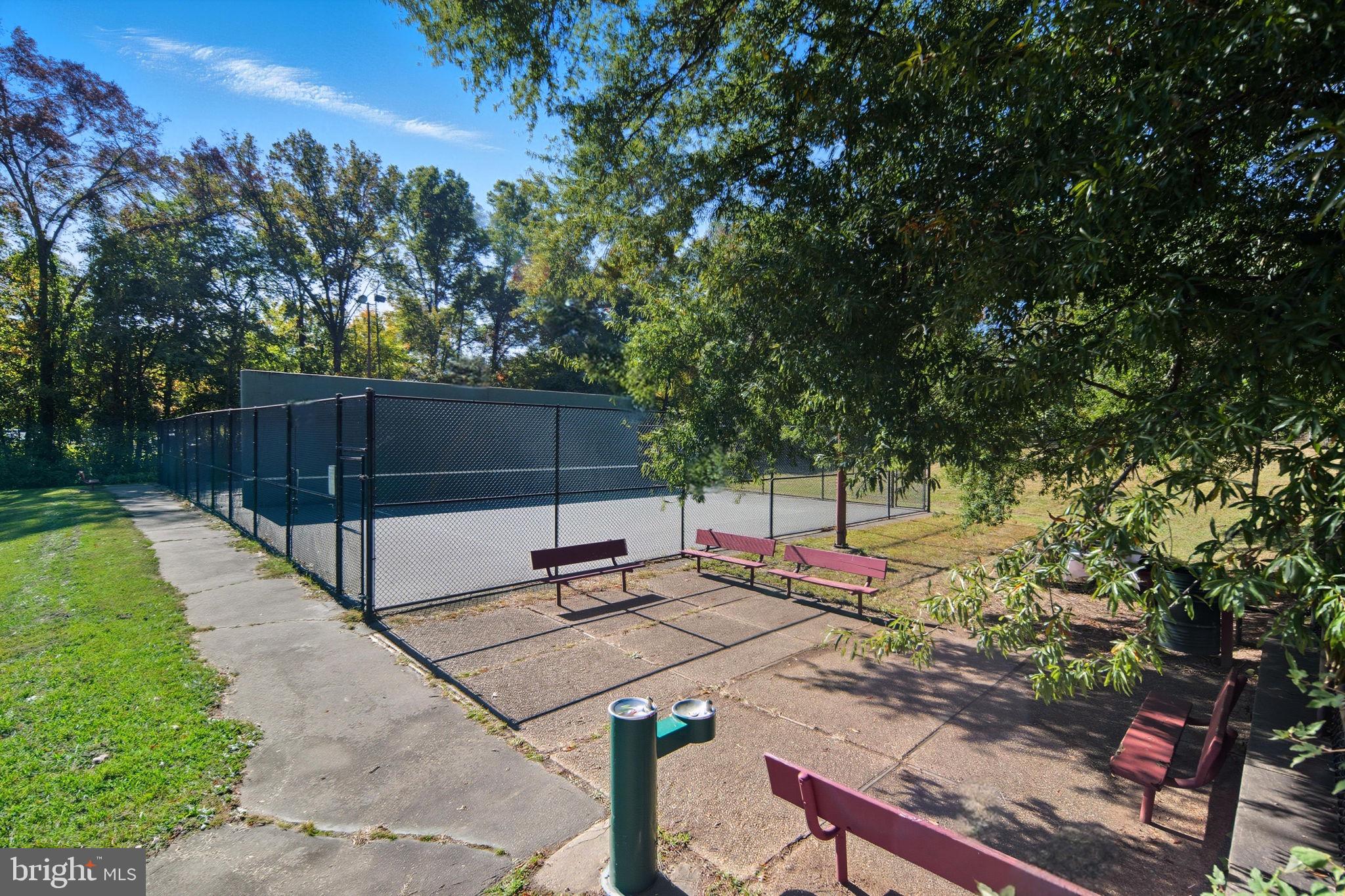 VIENNA OAKS - Residential